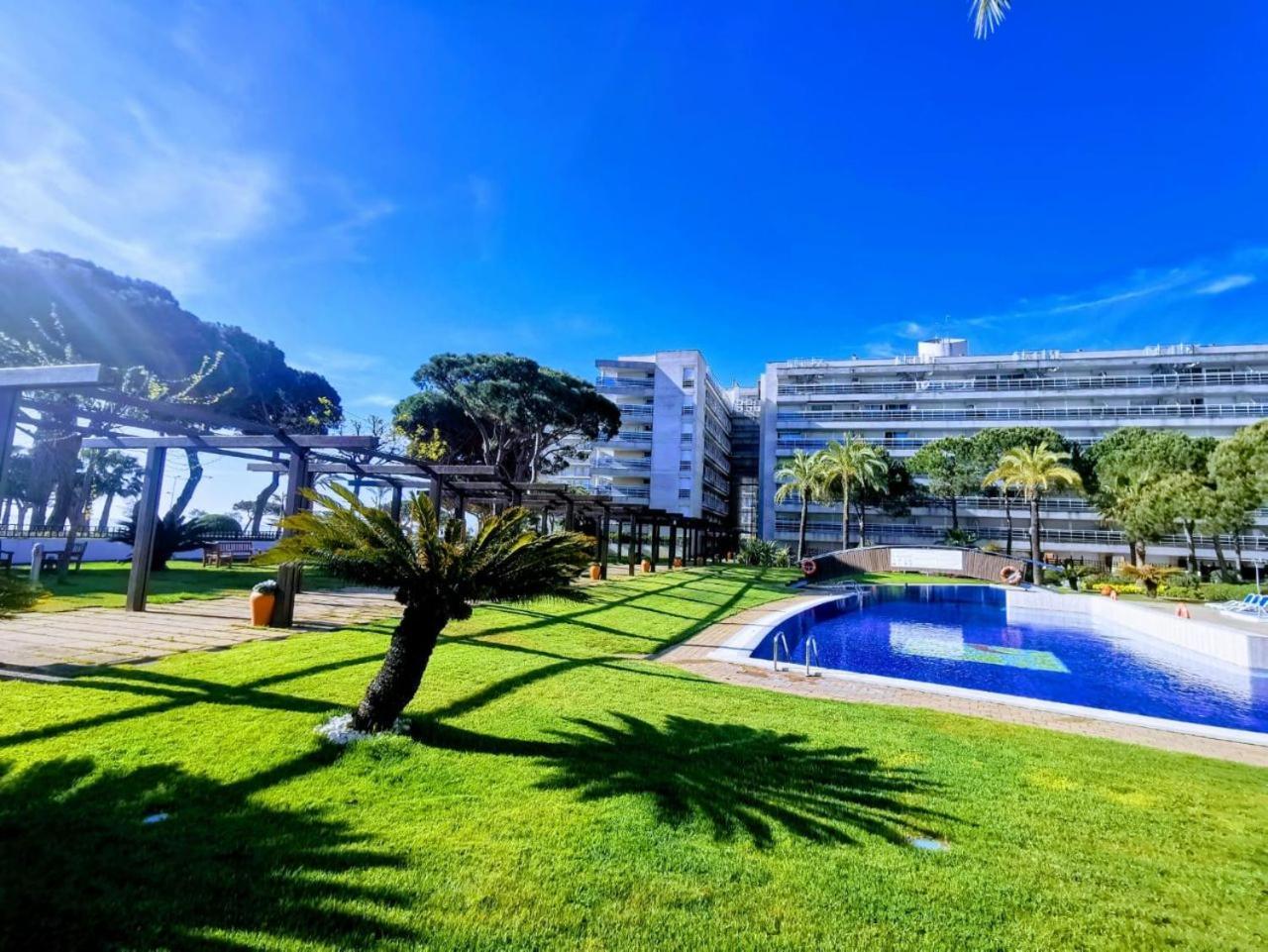 Seafront Apartment In בלאנס מראה חיצוני תמונה